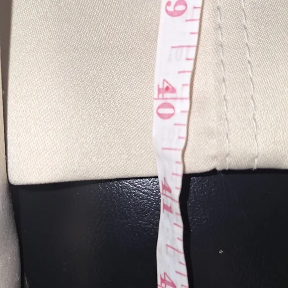 A London Fog ladie's trench coat in a size 10R. Pre-loved in good condition.