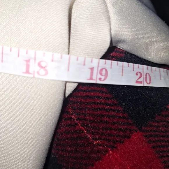 A London Fog ladie's trench coat in a size 10R. Pre-loved in good condition.