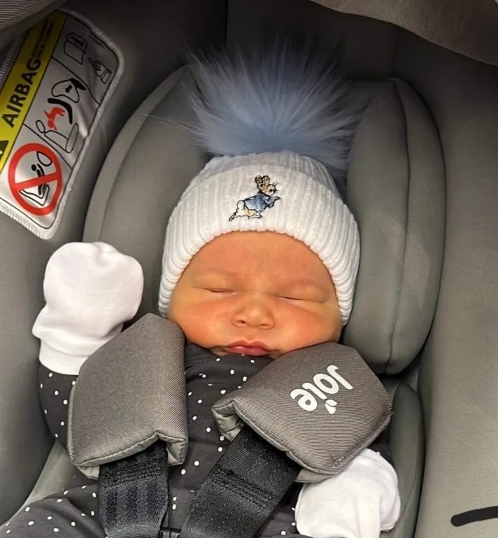 Baby White Knitted Rabbit Hat Blue Single Fluffy Faux fur Pom