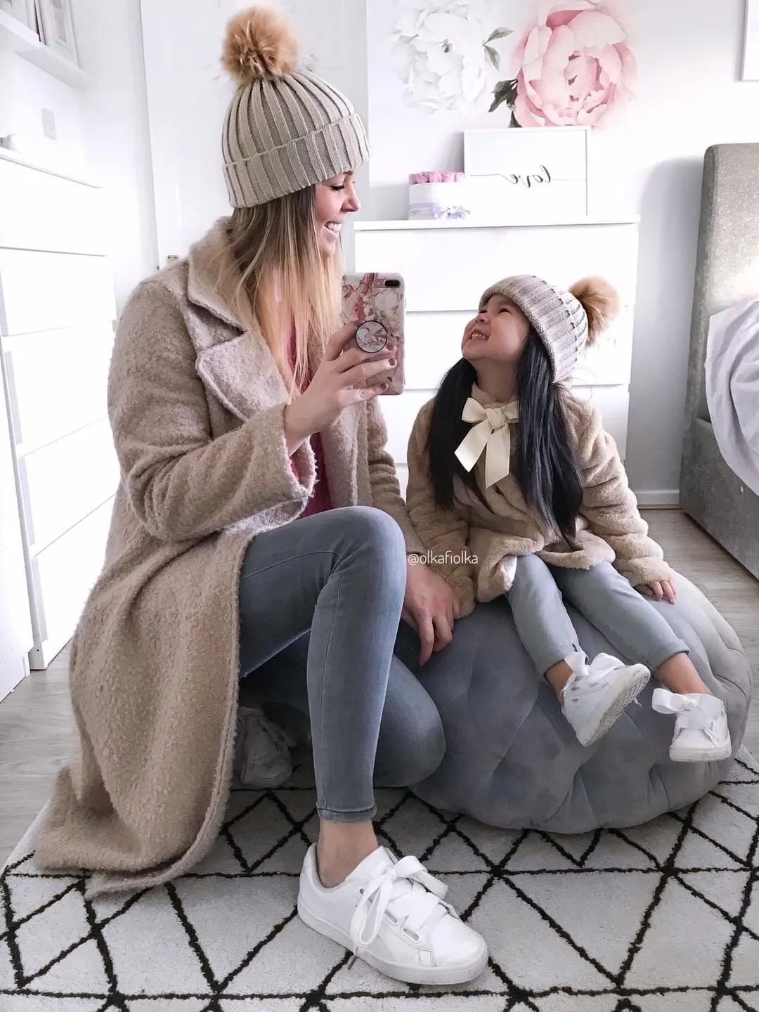 Beige bobble hat (single) - CHILD