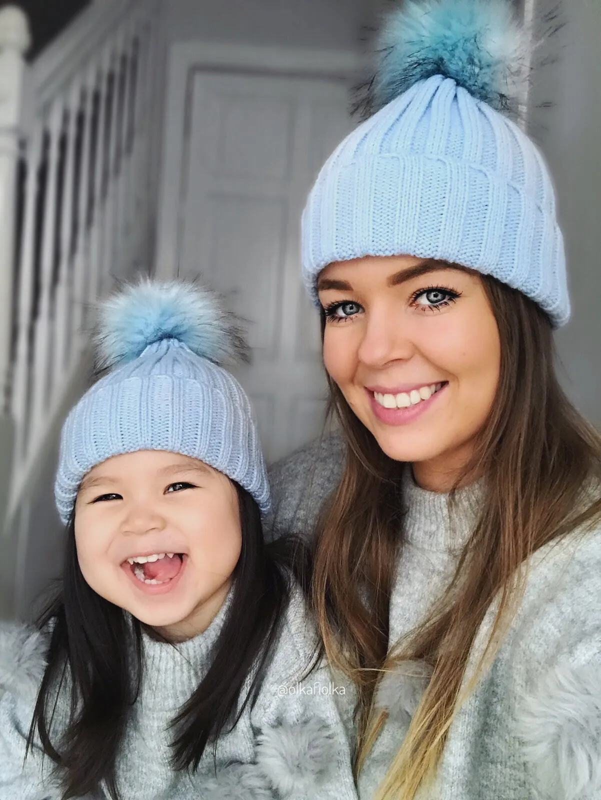 Blue bobble hat (UNISEX) - CHILD