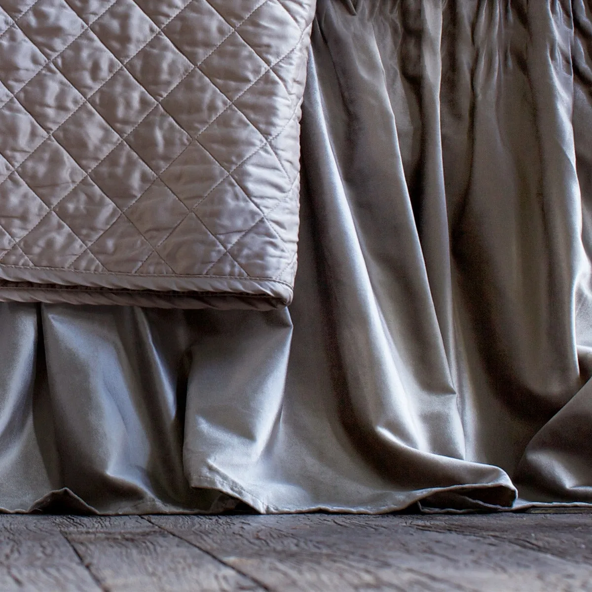 Chloe Gathered 3 Panel Bed Skirt / Fawn Velvet 3/22X86
