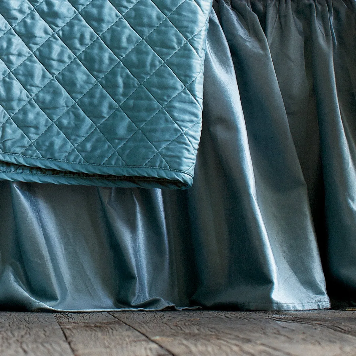 Chloe Gathered 3 Panel Bed Skirt / Sea Foam Velvet 3/22X86