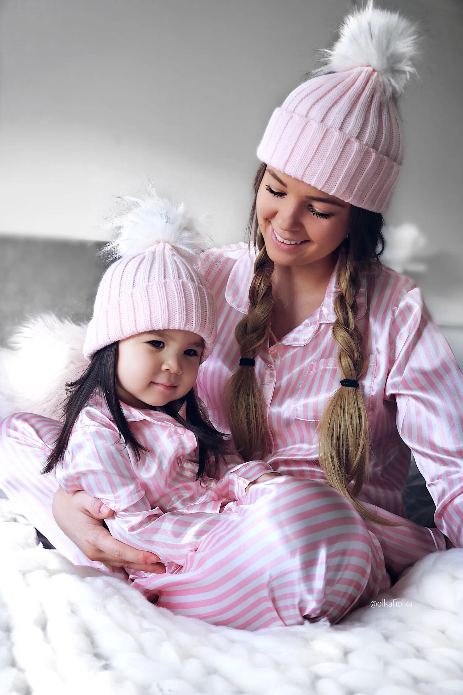 Pink bobble hat (white Pom pom) - ADULT