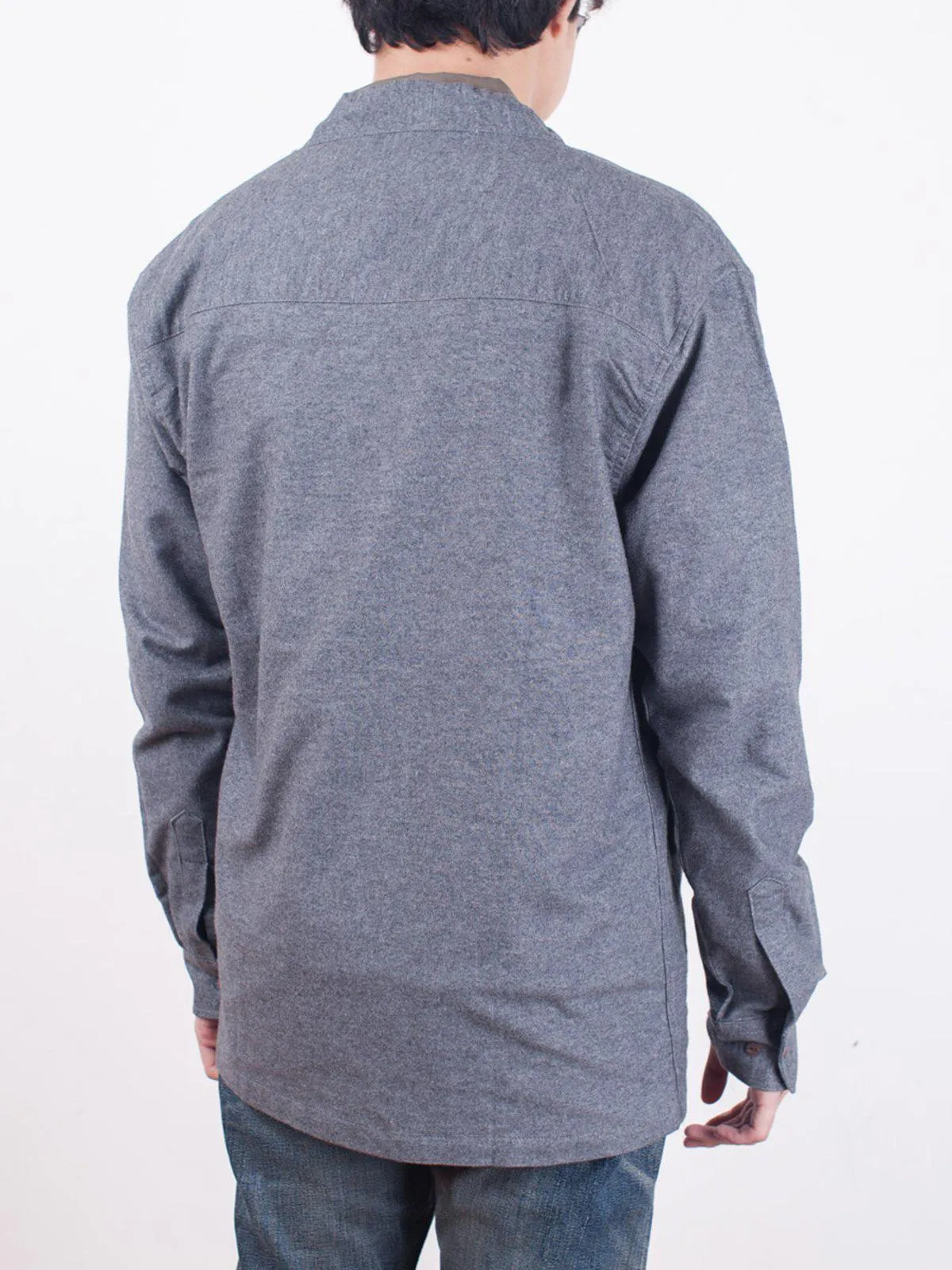 Qutn Throw On IV Charcoal Flannel