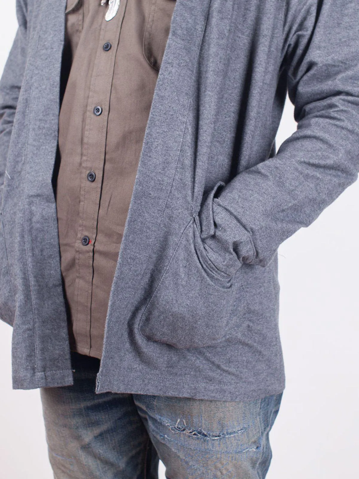 Qutn Throw On IV Charcoal Flannel