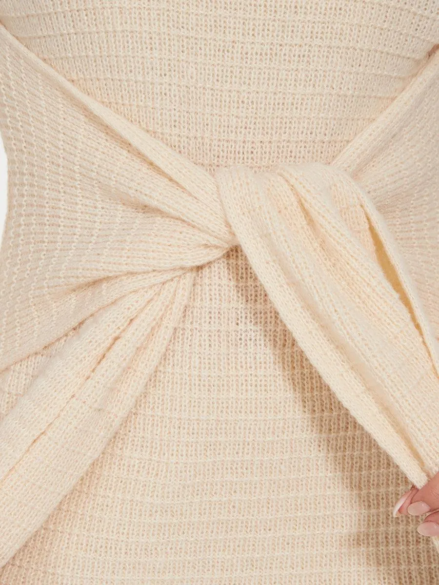 Robe pull moulante en tricot côtelé à taille nouée à la taille