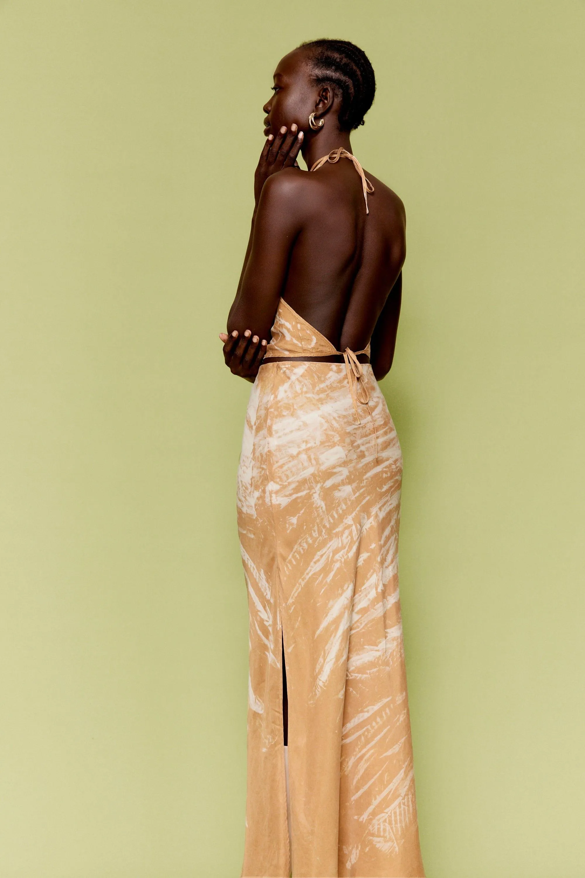 TWIST THROUGH BIAS HALTER TOP | TAN TIE DYE