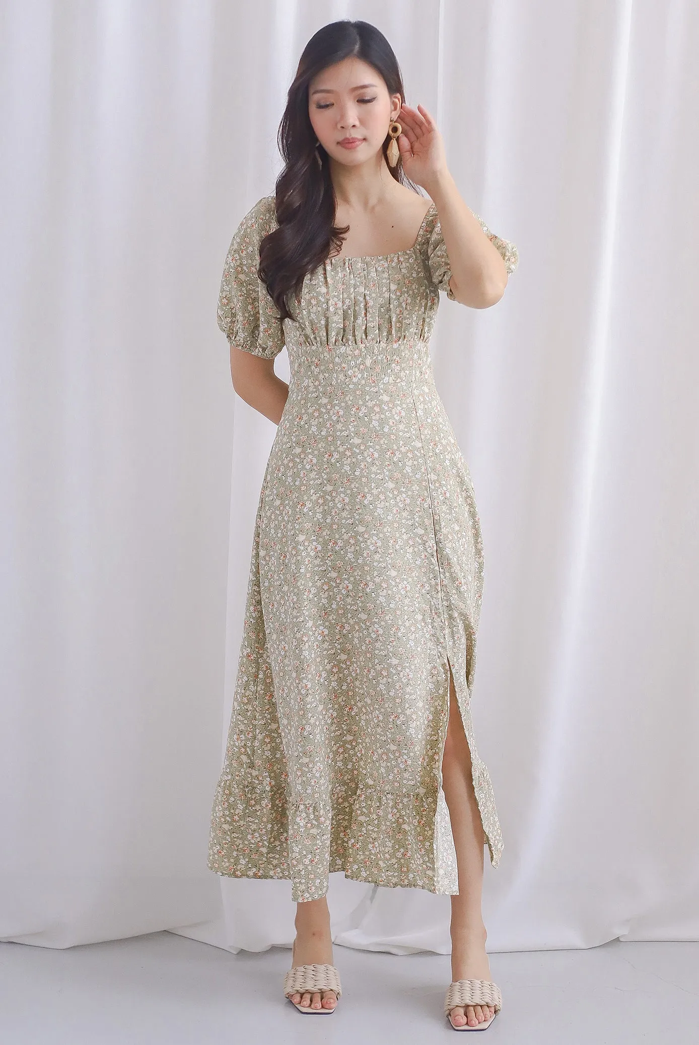 Vandelia Puffy Sleeve Ruched Maxi Dress In Sage Floral