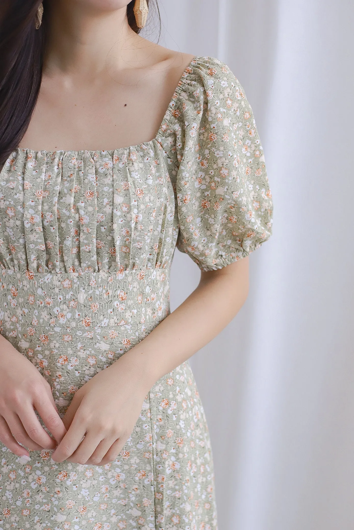 Vandelia Puffy Sleeve Ruched Maxi Dress In Sage Floral