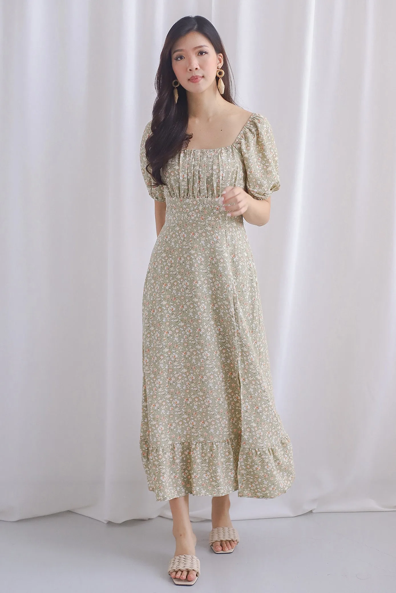 Vandelia Puffy Sleeve Ruched Maxi Dress In Sage Floral