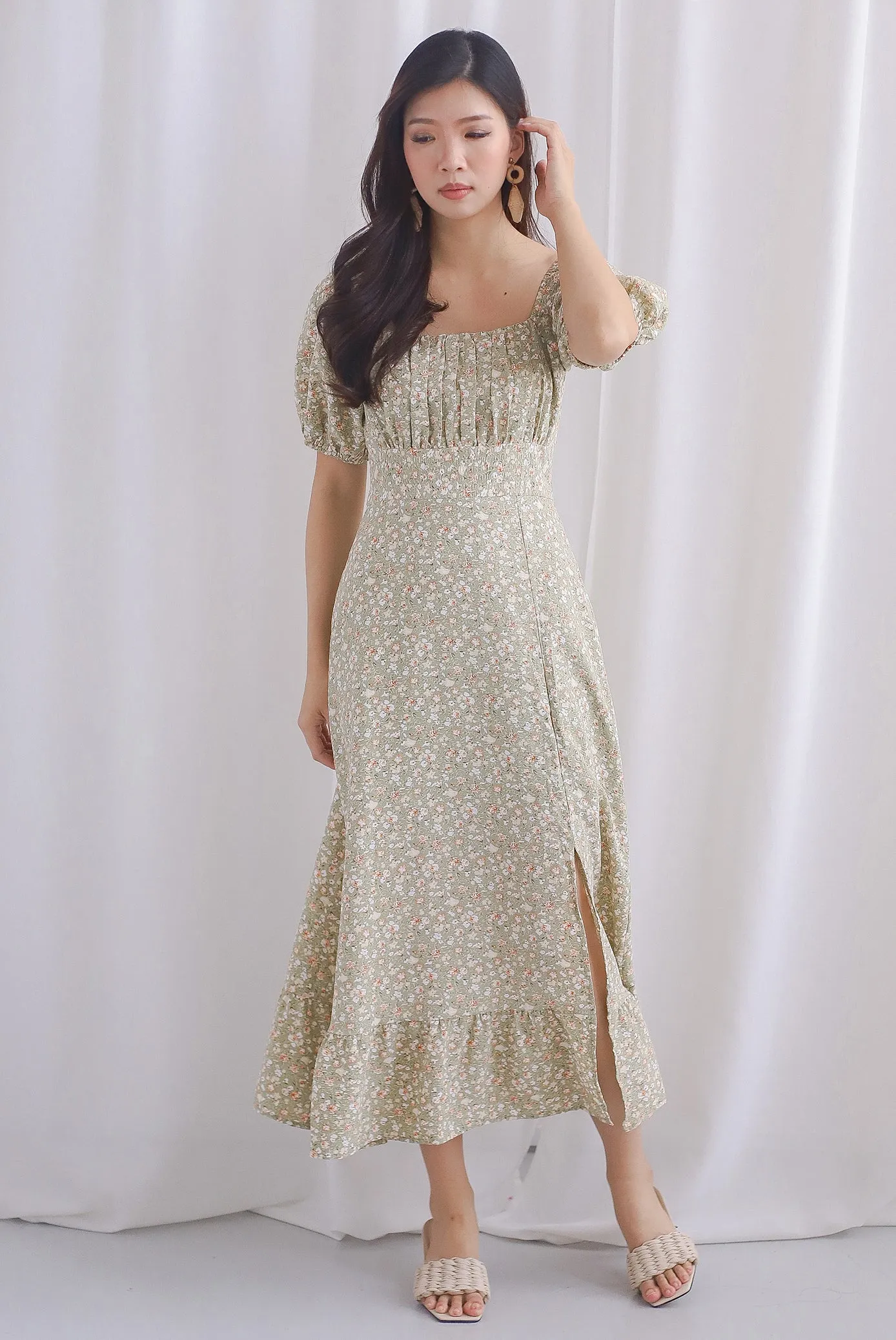 Vandelia Puffy Sleeve Ruched Maxi Dress In Sage Floral