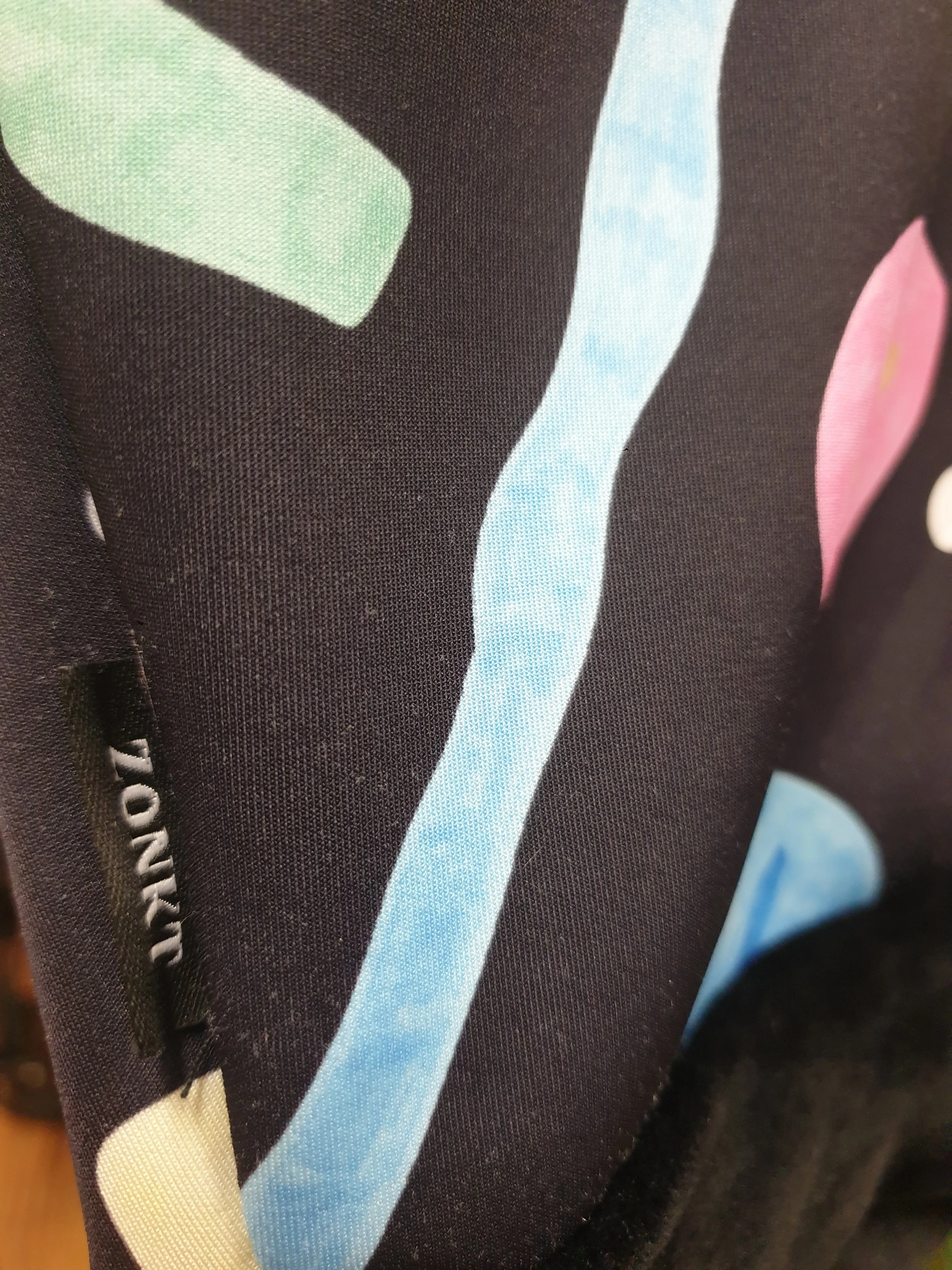 Zonkt colourful print cropped jumper size L-XL (fits 12-14)